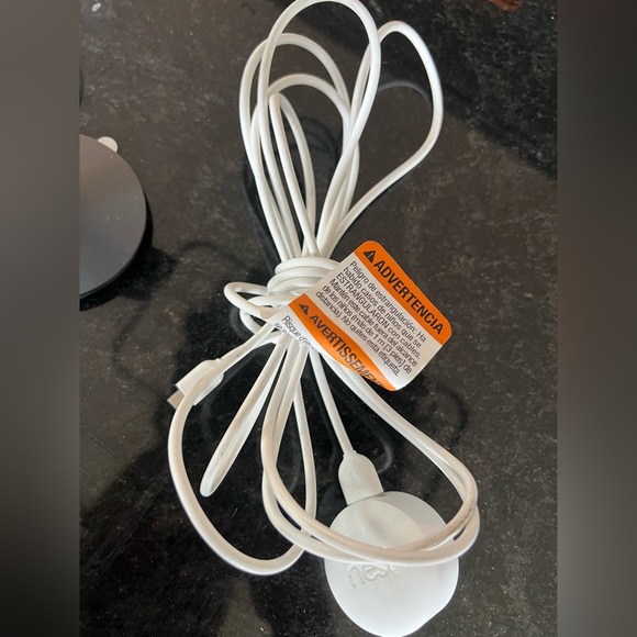 Google Nest Indoor Baby Security Camera 1st Generation - Picture 4 of 5